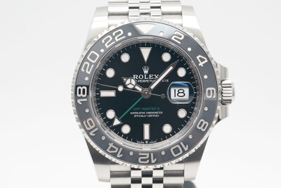 Rolex 勞力士 GMT-MasterII 126710GRNR 格林威治第二地時間顯示 黑及灰陶瓷外圈五珠錶帶 2025.05盒單齊全 40mm